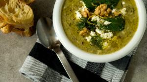 soupe chaude (ou froide) au brocoli, feta & menthe