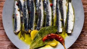 sardines confites au sel pour le jour du poisson d'avril