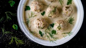 ‘avgolemono’ (egg-lemon sauce) soup with chicken & rice ‘yuvarlakia’ (meatballs)