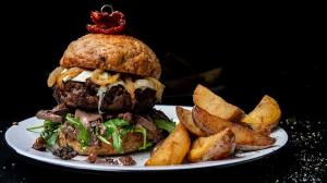 the “beefiest & bluest & beautifullest” all-beef & blue cheese burger