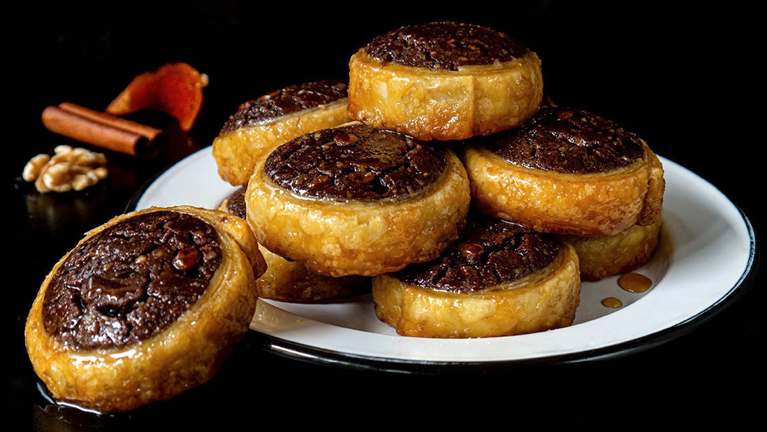 «roxakia» cookie & puff-pastry rolls with cocoa & walnuts & syrup