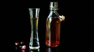 aromatic «nespolino» loquat seeds liqueur
