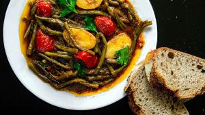 a better «fasolakia lathera» greek green string bean stew