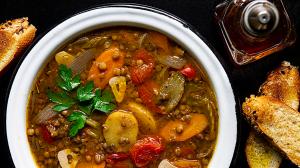 greek «fakès» lentil & vegetable soup