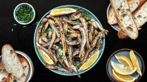 anchois frais marinés à la bière & frits