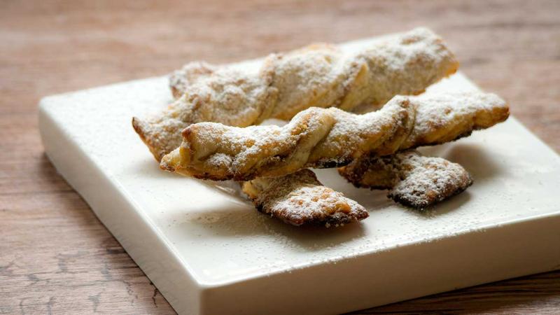 apple & walnut puff pastry twists
