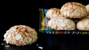 greek almond macaroons – amygdalota