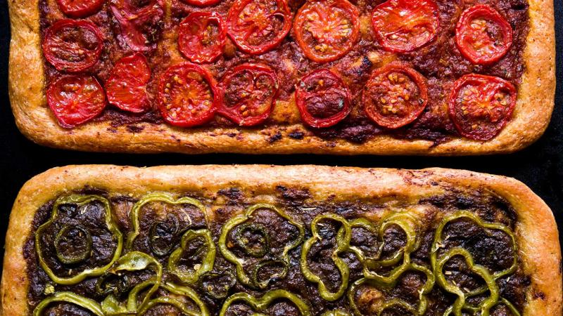 red tomato pizza-pie & green pepper pizza-pie