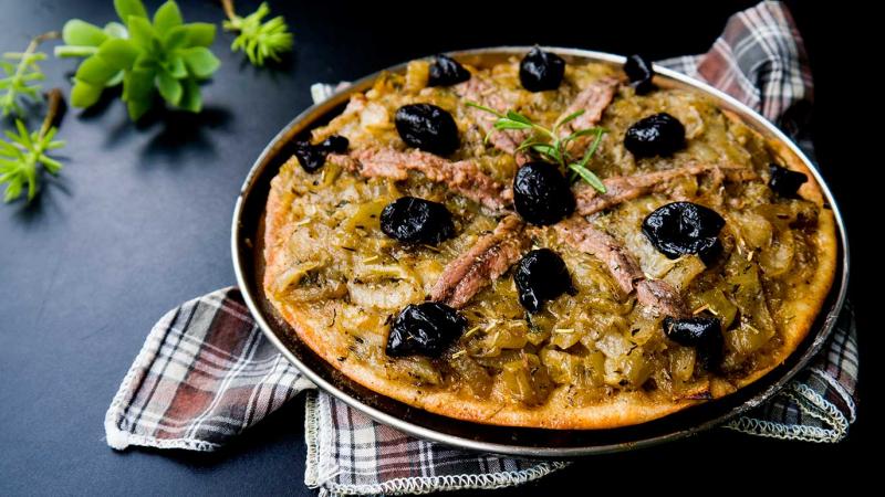 picnic pita ‘pissaladière’ pie