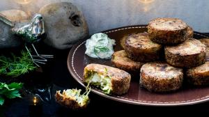kolokithokeftedes : beignets grecs à la feta & courgettes 'à ma nouvelle manière'