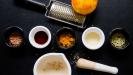 briochettes roulés ‘tsoureki’ à l'orange amère & confiture de lait