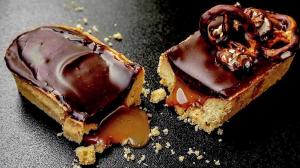 chocolate & caramel & popcorn & pretzel tartlets