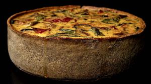 grande quiche méditerranéenne haute & épaisse aux légumes rôtis
