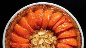 juicy apricot & almond tart with crunchy shortbread crust