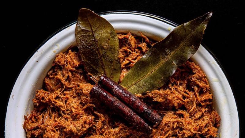 braised & shredded «kokkinisto» triple-meat sauce
