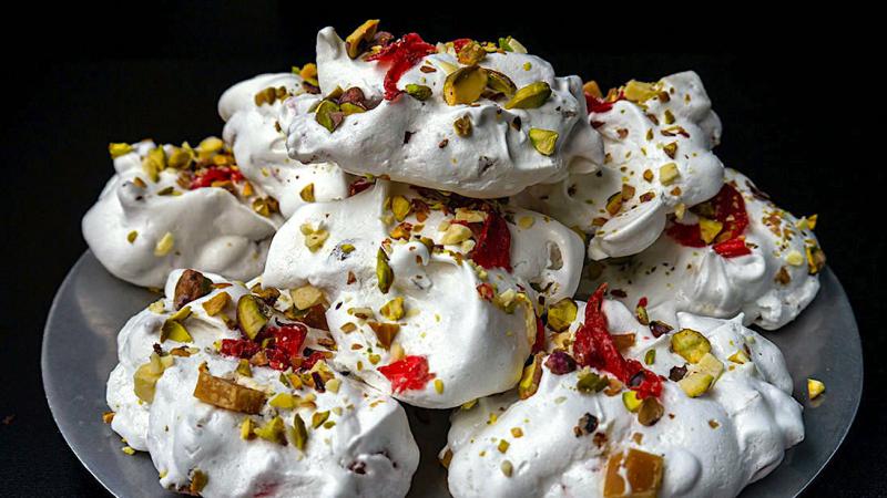 holiday meringues with extra garnishes