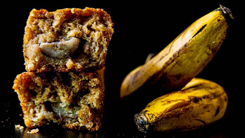 tropical banana bread (with pineapple & coconut & lime & ginger & vanilla & cardamom)