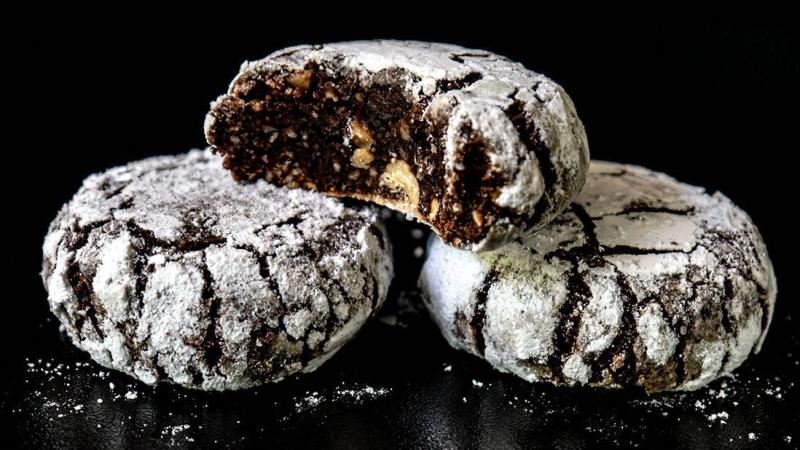 chocolate & peanut chewy amaretti cookies