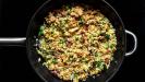 riz frit aux oeufs avec chorizo & fruits de mer