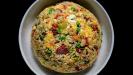 riz frit aux oeufs avec chorizo & fruits de mer