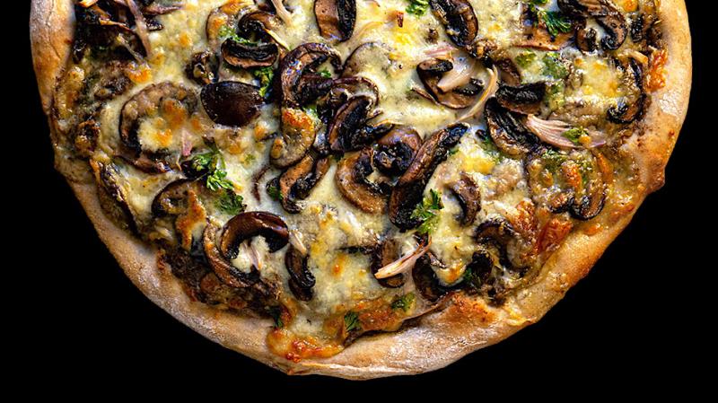 roasted mushroom pizza & its roasted mushroom sauce