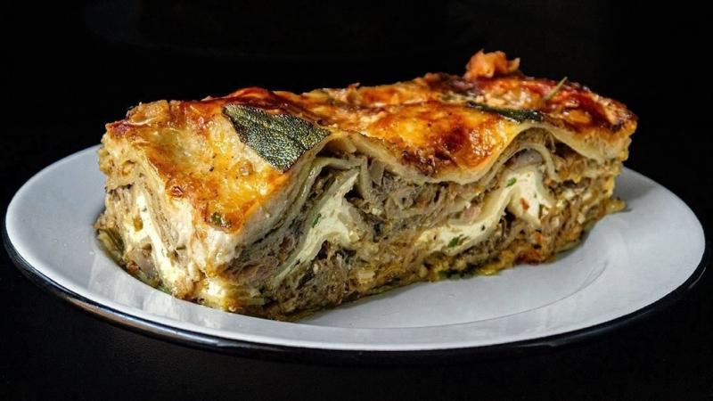 «ragù bianco» white lasagna with chicken