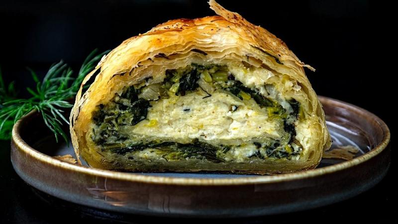 «spanako-tiro-pita» orthodox easter roll
