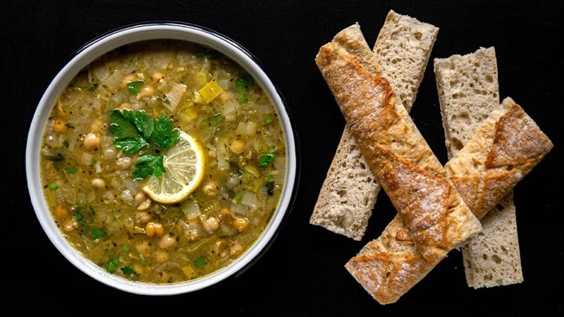 «revithosoupa» soupe aux pois chiches avec citron & herbes frâiches