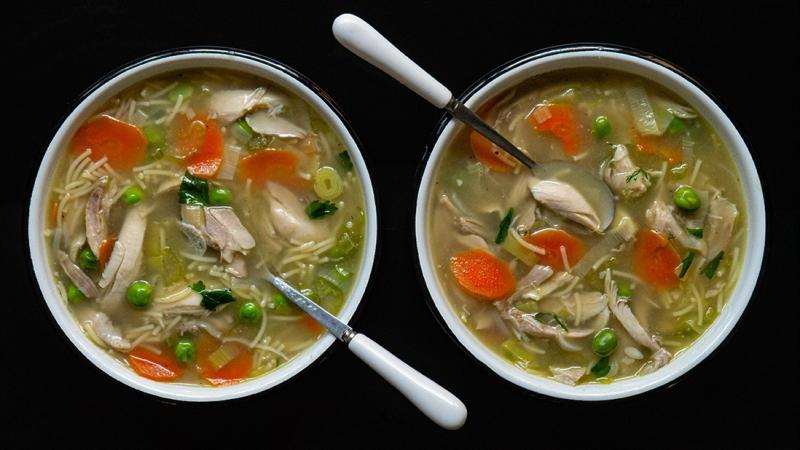 soupe de poulet ‘fait-maison’ (avec pâtes vermicelles)