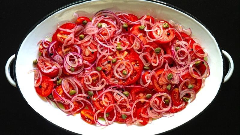 red tomato & red onion salad